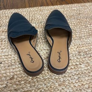 Qupid tuxedo style size 6.5 black burnish color